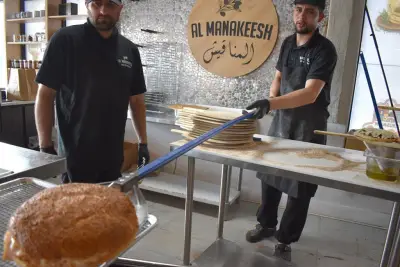Bridgeview’s Al Manakeesh bakes Arabic flatbread and ‘bagels’ 1,001 ways